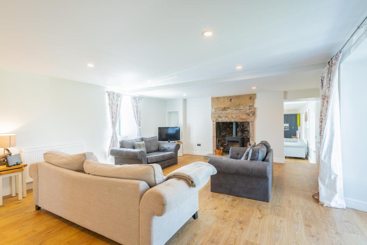 Nether Newton - Sleeps 12, Hottub, Sauna, Private Garden Newmilns Екстер'єр фото