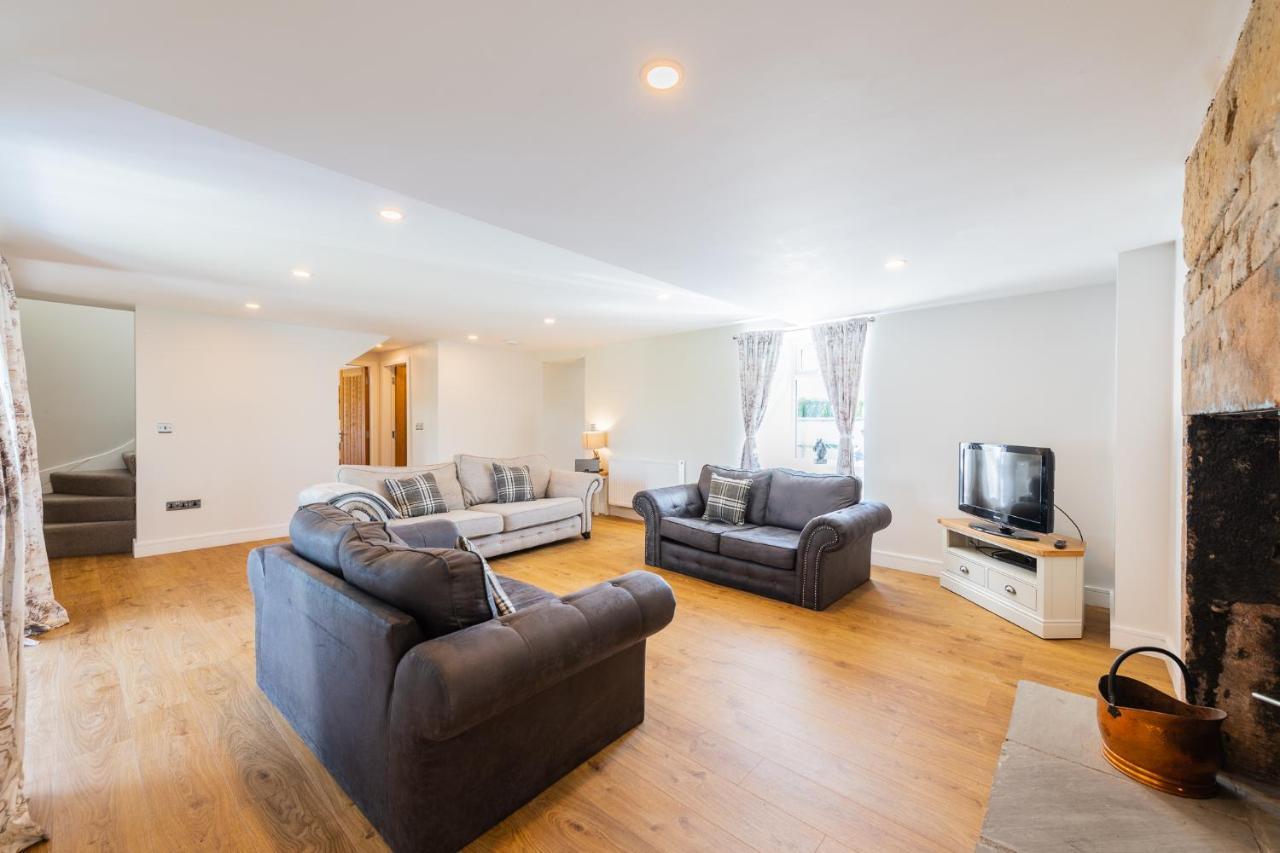 Nether Newton - Sleeps 12, Hottub, Sauna, Private Garden Newmilns Екстер'єр фото