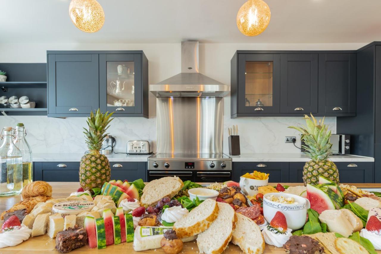 Nether Newton - Sleeps 12, Hottub, Sauna, Private Garden Newmilns Екстер'єр фото