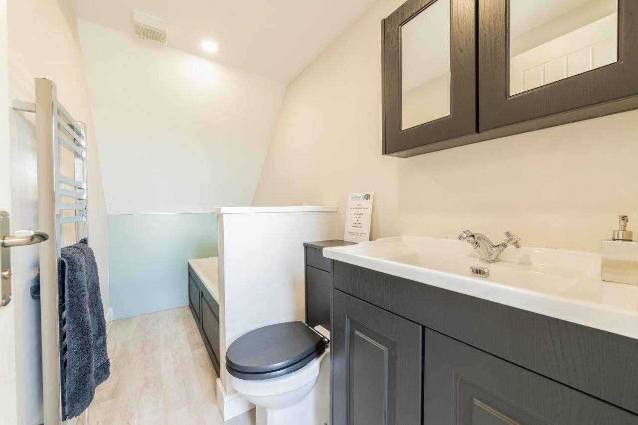 Nether Newton - Sleeps 12, Hottub, Sauna, Private Garden Newmilns Екстер'єр фото