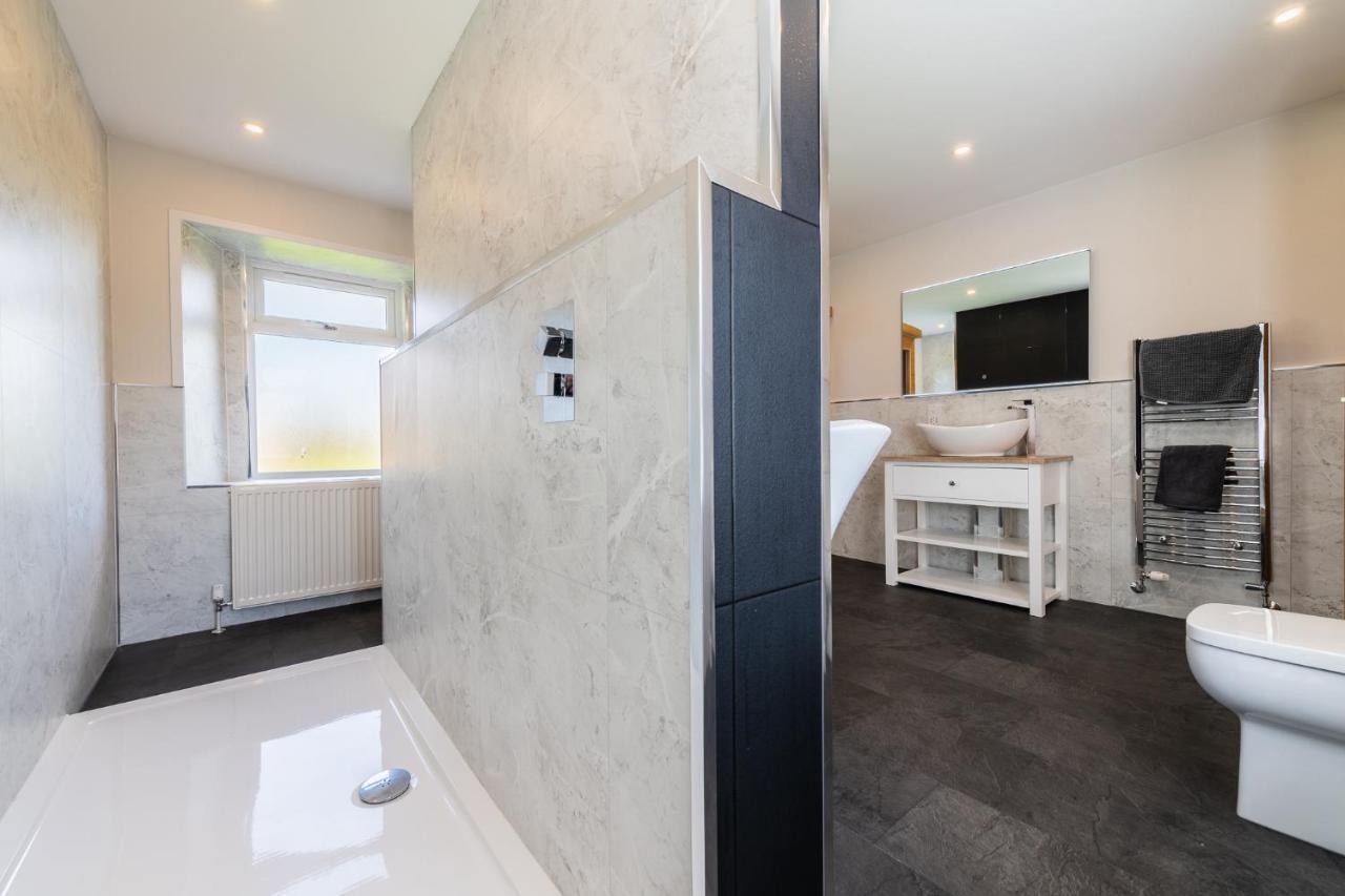 Nether Newton - Sleeps 12, Hottub, Sauna, Private Garden Newmilns Екстер'єр фото