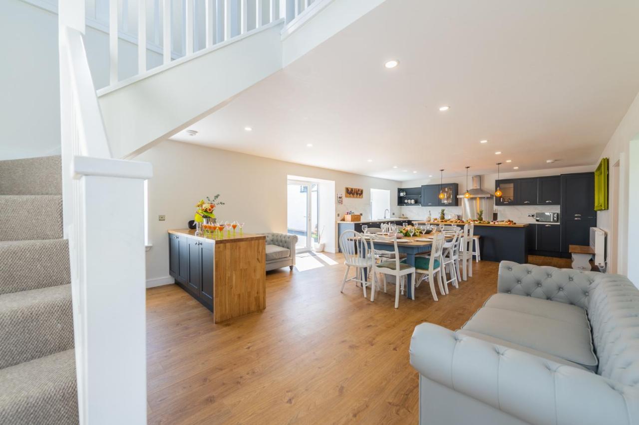 Nether Newton - Sleeps 12, Hottub, Sauna, Private Garden Newmilns Екстер'єр фото