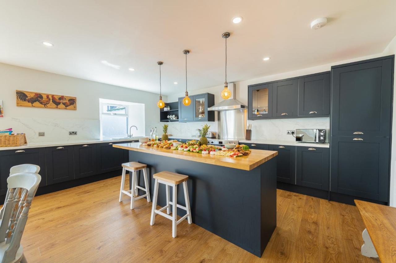 Nether Newton - Sleeps 12, Hottub, Sauna, Private Garden Newmilns Екстер'єр фото