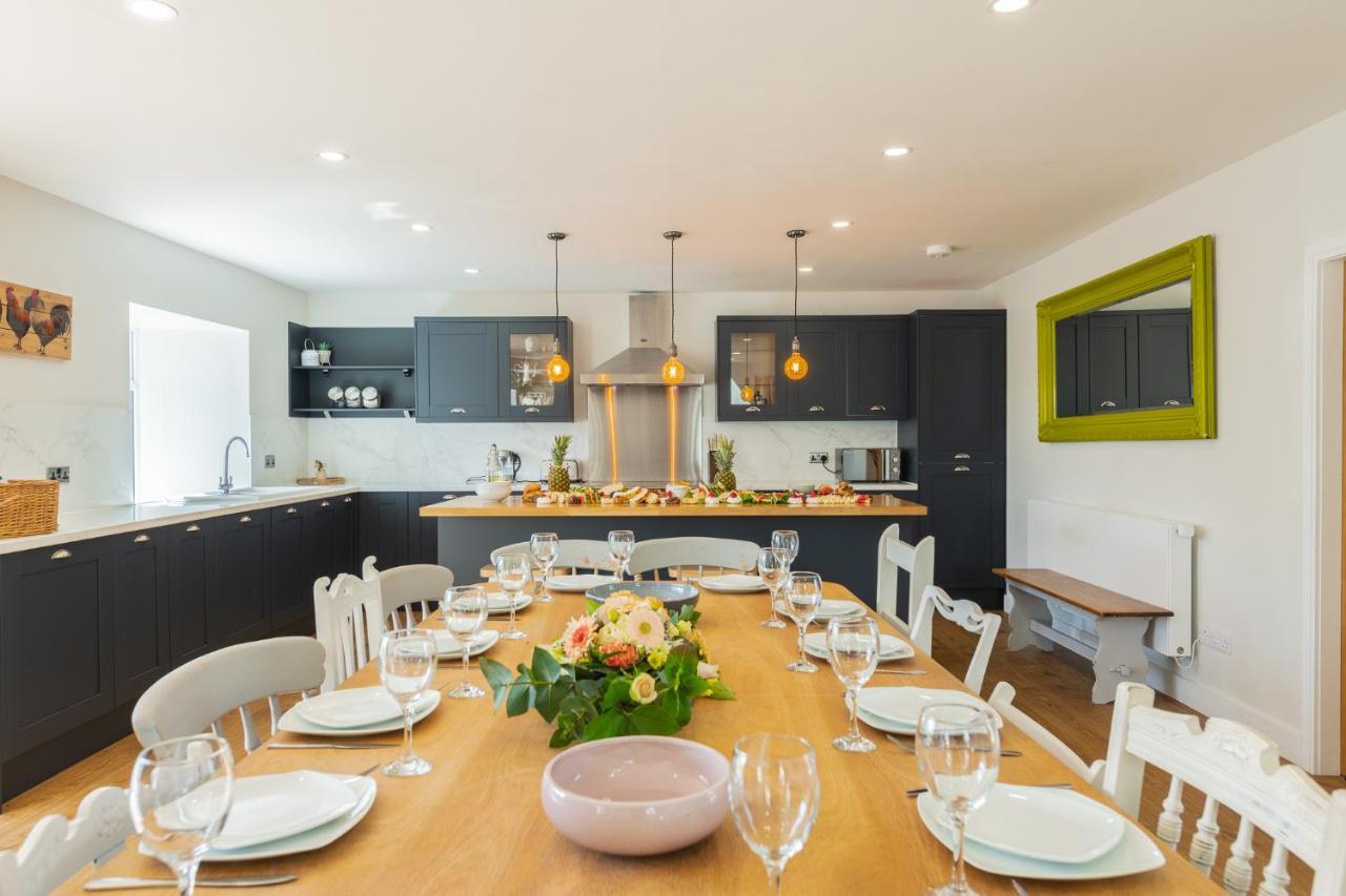 Nether Newton - Sleeps 12, Hottub, Sauna, Private Garden Newmilns Екстер'єр фото